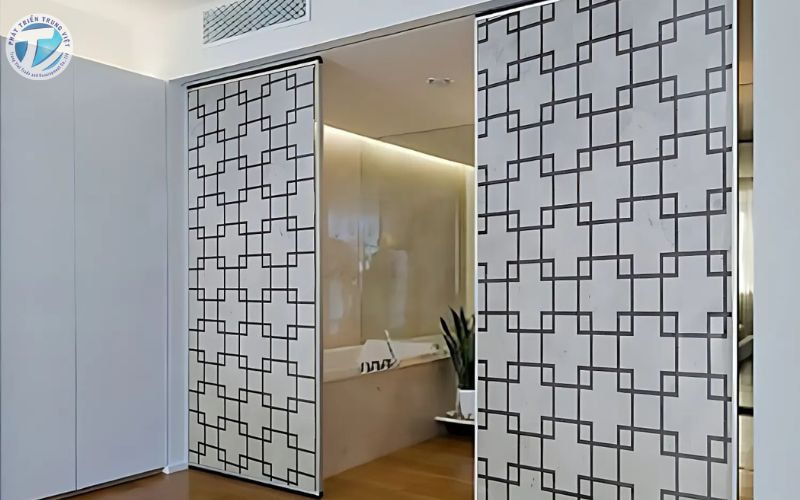 Decal dán kính mờ hoa văn